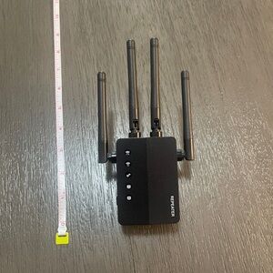WiFi Range Extender Dual Band 1200Mbps with 4 Antennas for 2500 Sq-ft Coverage